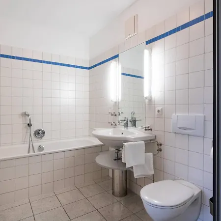 Kaiservillen - Mit 1 Schlafzimmer Und Balkon D131 アパート